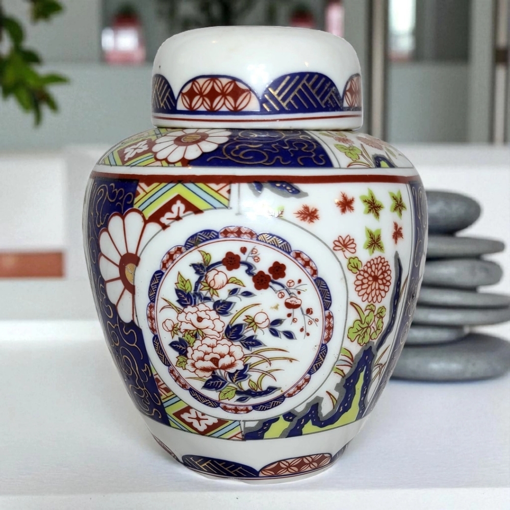 Vintage Japanese Imari Empress